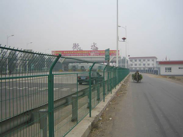 高速公路<a href=http://www.nwpz.com.cn target=_blank class=infotextkey>護欄網(wǎng)</a>